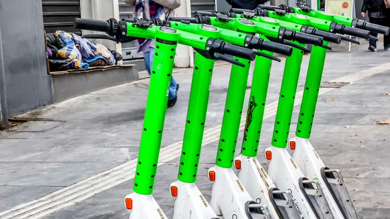 Ηλεκτρικά πατίνια: Απαγόρευση για ανηλίκους κάτω των 17 ετών Ηλεκτρικά πατίνια: Απαγόρευση για ανηλίκους κάτω των 17 ετών