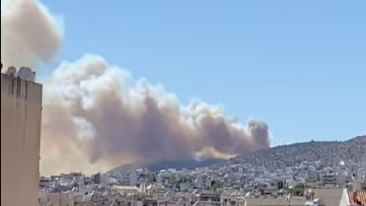 ΦΩΤΙΑ ΣΤΗΝ ΠΕΡΙΦΕΡΕΙΑΚΗ ΑΙΓΑΛΕΩ: 112 ΓΙΑ ΕΚΚΕΝΩΣΗ ΣΕ ΑΦΑΙΑ ΚΑΙ ΑΝΩ ΔΑΣΟΣ ΧΑΙΔΑΡΙΟΥ ΠΡΟΣ ΠΕΡΙΣΤΕΡΙ - ΣΕ ΙΣΧΥ ΕΚΤΡΟΠΕΣ ΚΥΚΛΟΦΟΡΙΑΣ