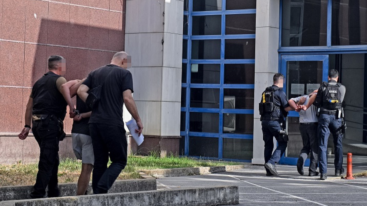 ΠΡΟΦΥΛΑΚΙΣΤΗΚΑΝ ΤΑ 3 ΑΤΟΜΑ ΠΟΥ ΚΑΤΗΓΟΡΟΥΝΤΑΙ ΓΙΑ ΕΜΠΡΗΣΜΟΥΣ ΣΤΗ ΜΕΣΣΗΝΙΑ