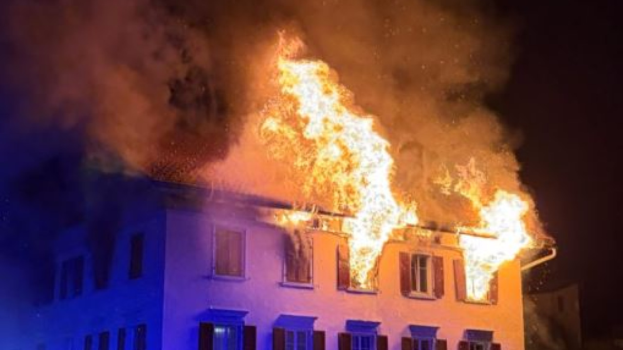 ΕΛΒΕΤΙΑ: ΠΕΝΤΕ ΑΓΝΟΟΥΜΕΝΟΙ ΚΑΙ ΟΚΤΩ ΤΡΑΥΜΑΤΙΕΣ ΣΕ ΠΥΡΚΑΓΙΑ ΠΟΥ ΕΚΔΗΛΩΘΗΚΕ ΣΕ ΚΤΙΡΙΟ ΚΑΤΟΙΚΙΩΝ