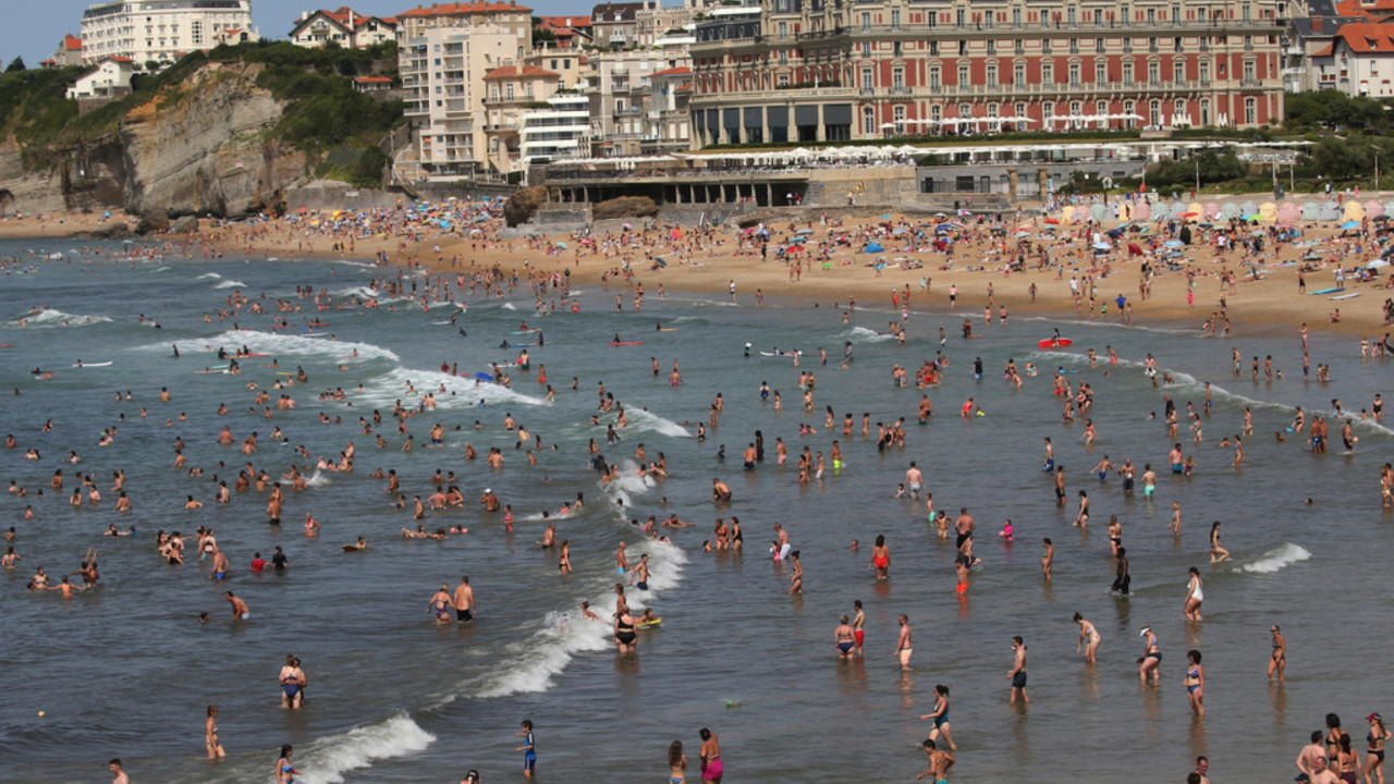 &Rho;&epsilon;&kappa;ό&rho; &theta;&epsilon;&rho;&mu;&omicron;&kappa;&rho;&alpha;&sigma;ί&alpha;&sigmaf; &sigma;&tau;&iota;&sigmaf; &theta;ά&lambda;&alpha;&sigma;&sigma;&epsilon;&sigmaf; &tau;&omicron;&upsilon; &pi;&lambda;&alpha;&nu;ή&tau;&eta; &tau;&omicron;&nu; &Iota;&omicron;ύ&lambda;&iota;&omicron; &ndash; &Sigma;&tau;&omicron; &laquo;&kappa;ό&kappa;&kappa;&iota;&nu;&omicron;&raquo; &eta; &Epsilon;&upsilon;&rho;ώ&pi;&eta; &alpha;&pi;ό &kappa;&alpha;ύ&sigma;&omega;&nu;&alpha; &kappa;&alpha;&iota; &xi;&eta;&rho;&alpha;&sigma;ί&alpha;