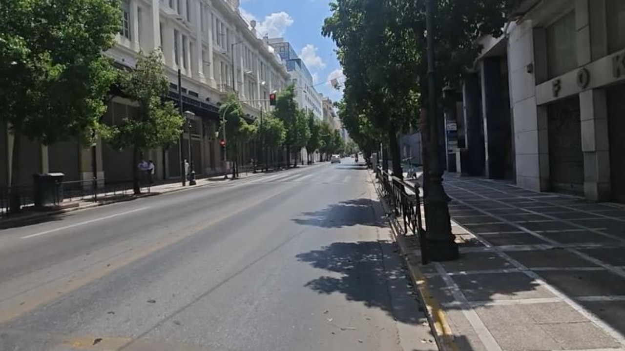 Δρόμοι-«φαντάσματα» στην Αθήνα: Σε ρυθμούς Δεκαπενταύγουστου η πρωτεύουσα