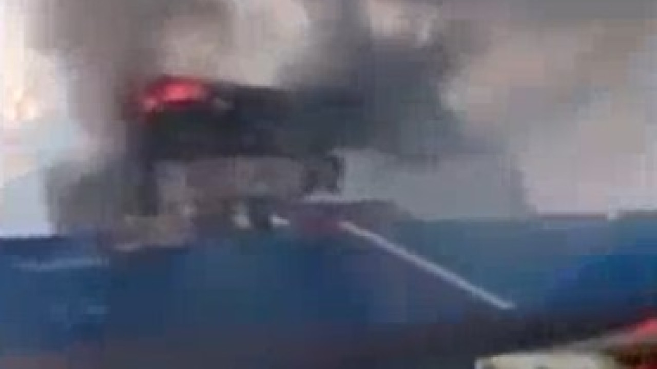 ΜΑΥΡΗ ΘΑΛΑΣΣΑ: ΕΠΙΘΕΣΗ ΜΕ DRONE ΣΕ ΦΟΡΤΗΓΟ ΠΛΟΙΟ ΚΟΝΤΑ ΣΤΟ ΝΟΒΟΡΟΣΙΣΚ – ΤΡΕΙΣ ΣΟΒΑΡΑ ΤΡΑΥΜΑΤΙΕΣ