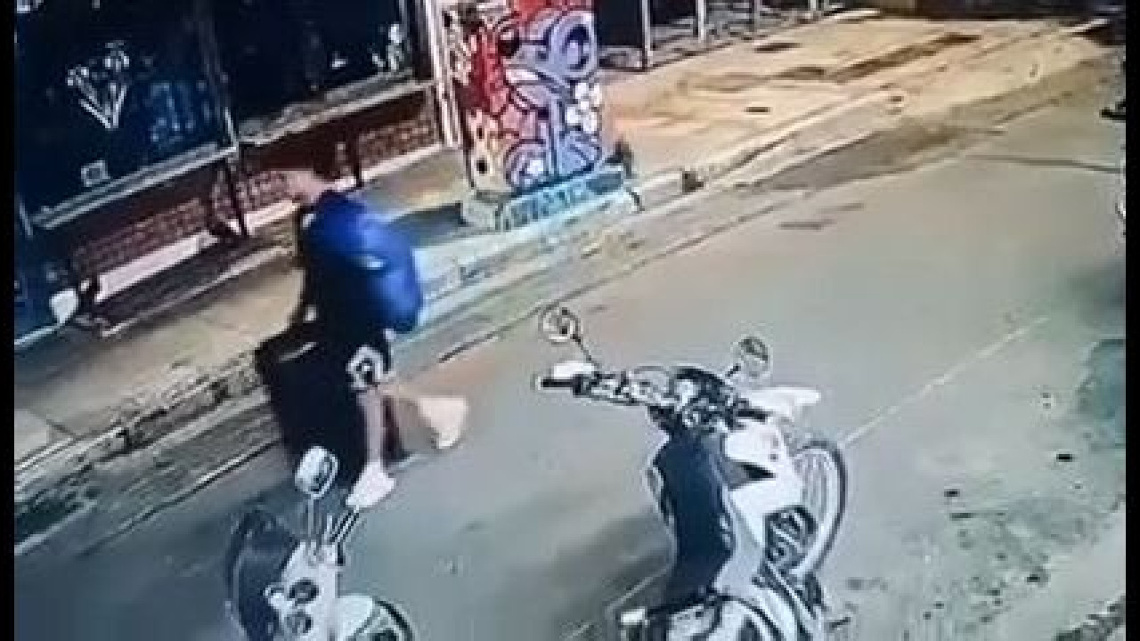 Κυψέλη: Νέα εικόνα-ντοκουμέντο με τον Αφγανό να μεταφέρει τη 38χρονη Βρετανίδα μέσα στη βαλίτσα