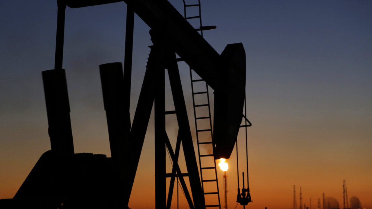 IEA: ΣΥΜΦΩΝΙΑ ΓΙΑ ΤΗΝ ΕΠΙΤΑΧΥΝΣΗ ΤΗΣ ΑΠΕΛΕΥΘΕΡΩΣΗΣ ΣΤΡΑΤΗΓΙΚΩΝ ΑΠΟΘΕΜΑΤΩΝ, ΣΥΝΟΛΙΚΟΥ ΥΨΟΥΣ 100 ΕΚΑΤ. ΒΑΡΕΛΙΩΝ