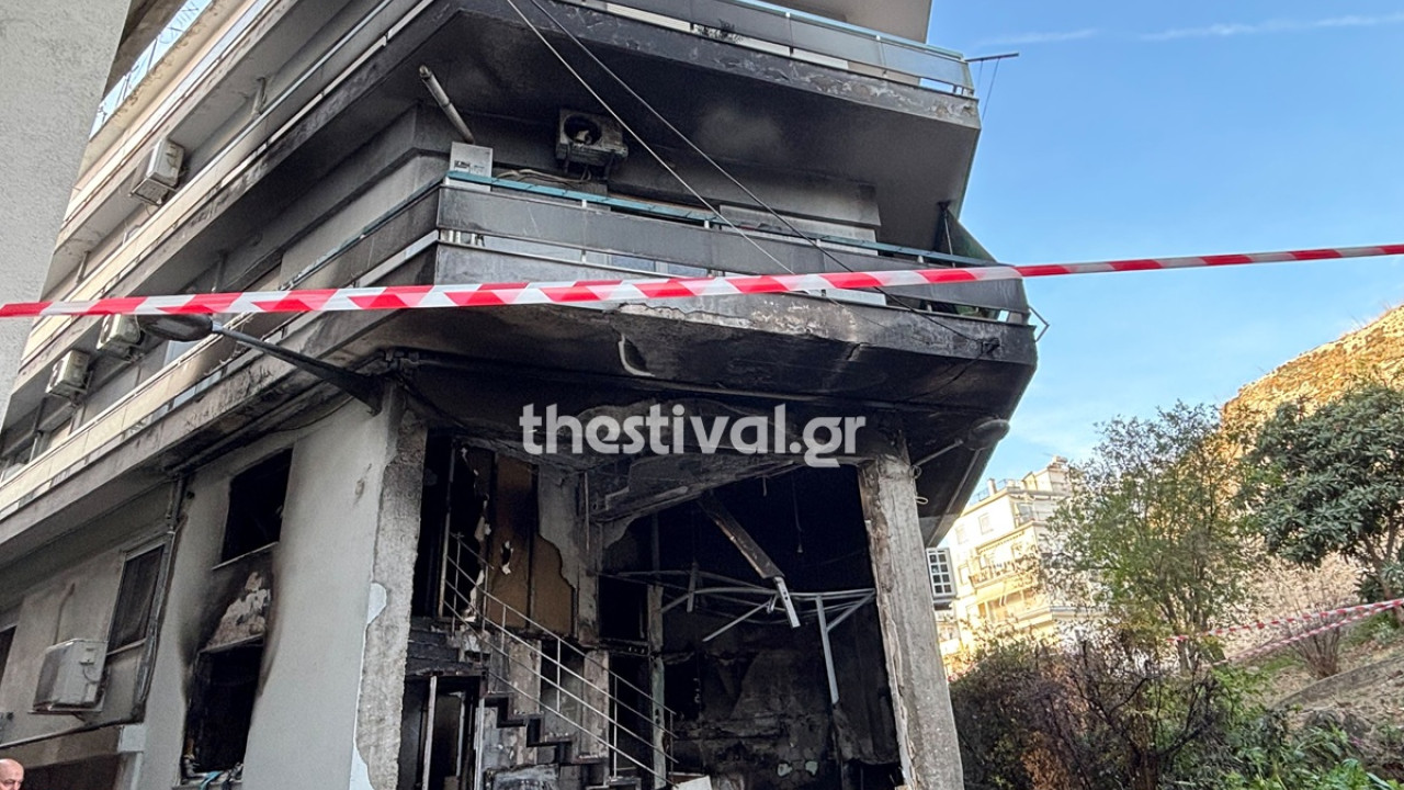 Θεσσαλονίκη: Ισχυρή έκρηξη σε διαμέρισμα πρώτου ορόφου -Το ωστικό κύμα πέταξε έξω την ένοικο (βίντεο)
