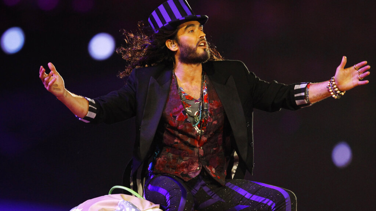 Ράσελ Μπραντ: «Είχα εμμονή με το σεξ» – Η κατάθεση και οι φίλοι που του γύρισαν την πλάτη