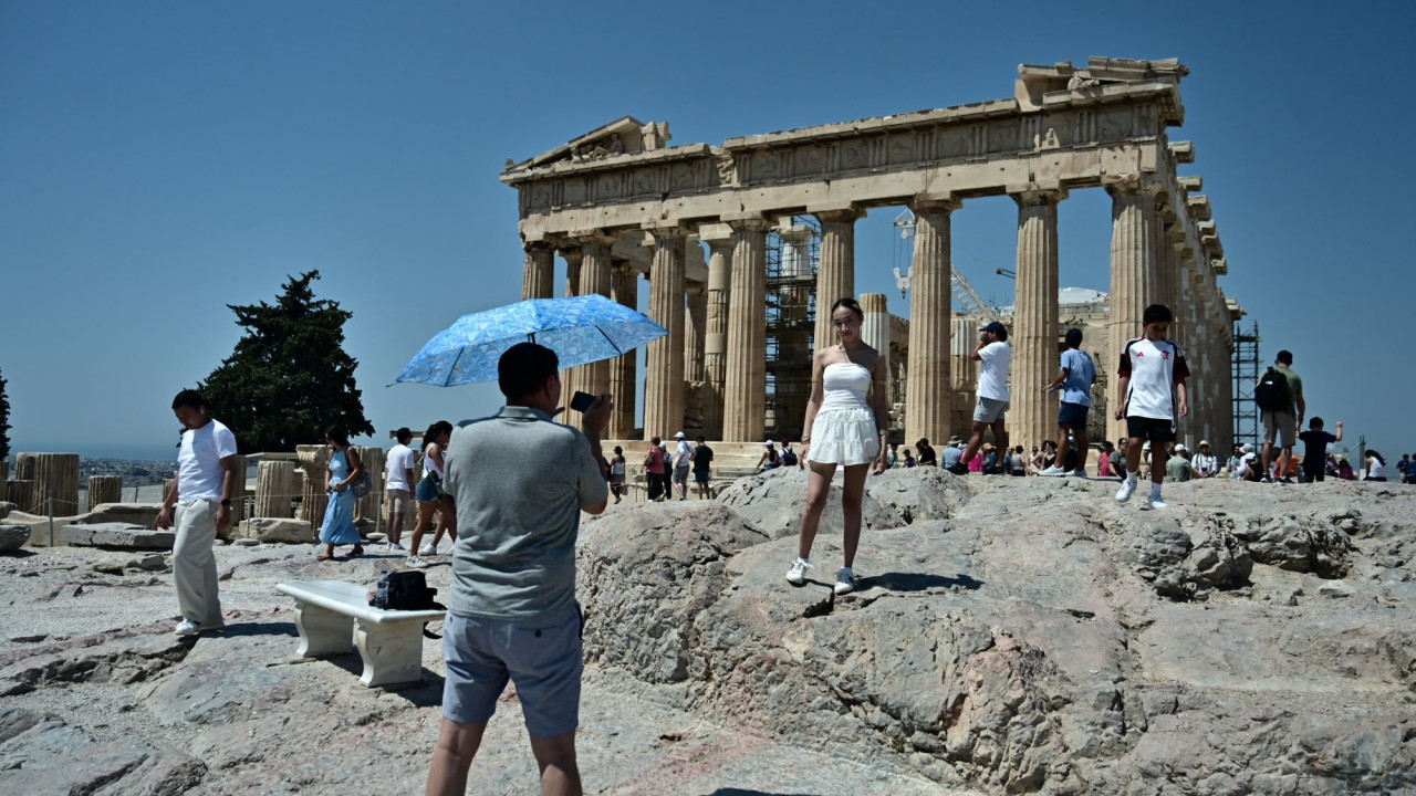Συνεχίζεται το κύμα καύσωνα – Στους 42 βαθμούς θα φτάσει η θερμοκρασία στην Αθήνα Συνεχίζεται το κύμα καύσωνα – Στους 42 βαθμούς θα φτάσει η θερμοκρασία στην Αθήνα