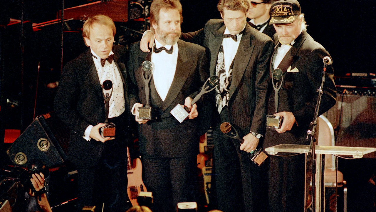 Beach Boys: Θρύλοι της μουσικής αποχαιρετούν τον Μπράιαν Γουίλσον Beach Boys: Θρύλοι της μουσικής αποχαιρετούν τον Μπράιαν Γουίλσον