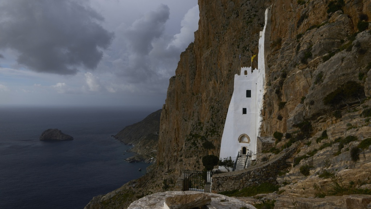Αμοργός: Το απέραντο γαλάζιο που διατηρεί την αυθεντικότητά του Αμοργός: Το απέραντο γαλάζιο που διατηρεί την αυθεντικότητά του