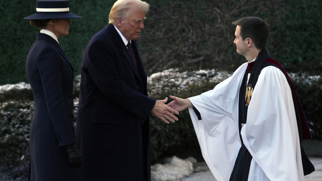 Με εκτελεστικά διατάγματα ο Τραμπ θα ιδρύσει το DOGE και θα αναστείλει το δικαίωμα απόκτησης της ιθαγένειας για όσους γεννιούνται στις ΗΠΑ Με εκτελεστικά διατάγματα ο Τραμπ θα ιδρύσει το DOGE και θα αναστείλει το δικαίωμα απόκτησης της ιθαγένειας για όσους γεννιούνται στις ΗΠΑ