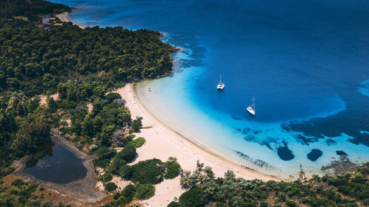 Σκιάθος: O σεΐχης του Κατάρ Tζασίμ Αλ Θάνι έφθασε και φέτος με την «Al Mirqab»