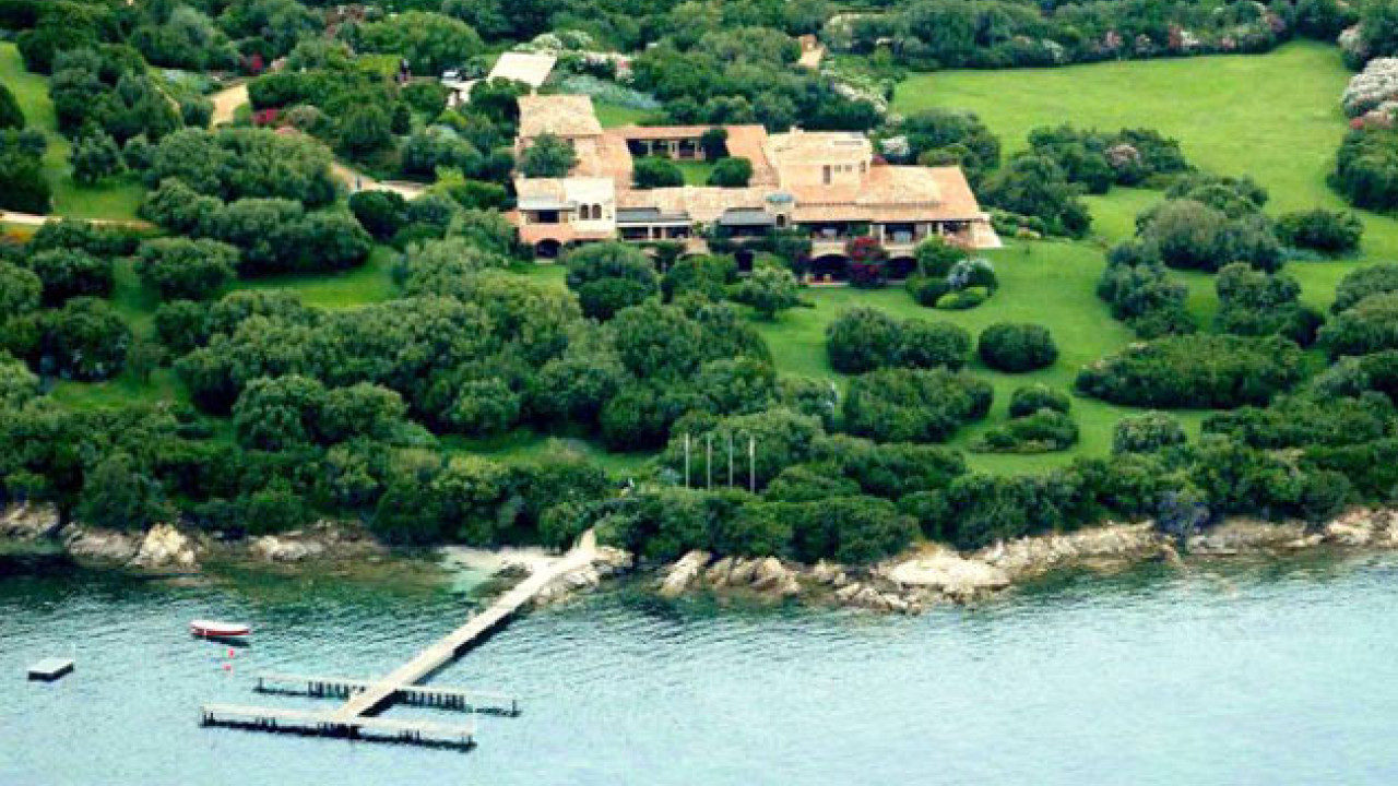 &Sigma;&tau;&eta; &beta;&alpha;&sigma;&iota;&lambda;&iota;&kappa;ή &omicron;&iota;&kappa;&omicron;&gamma;έ&nu;&epsilon;&iota;&alpha; &tau;&omicron;&upsilon; &Kappa;&alpha;&tau;ά&rho; &eta; &theta;&rho;&upsilon;&lambda;&iota;&kappa;ή &laquo;&beta;ί&lambda;&alpha; &mu;&pi;&omicron;ύ&nu;&gamma;&kappa;&alpha;-&mu;&pi;&omicron;ύ&nu;&gamma;&kappa;&alpha;&raquo; &tau;&omicron;&upsilon; &Mu;&pi;&epsilon;&rho;&lambda;&omicron;&upsilon;&sigma;&kappa;ό&nu;&iota;