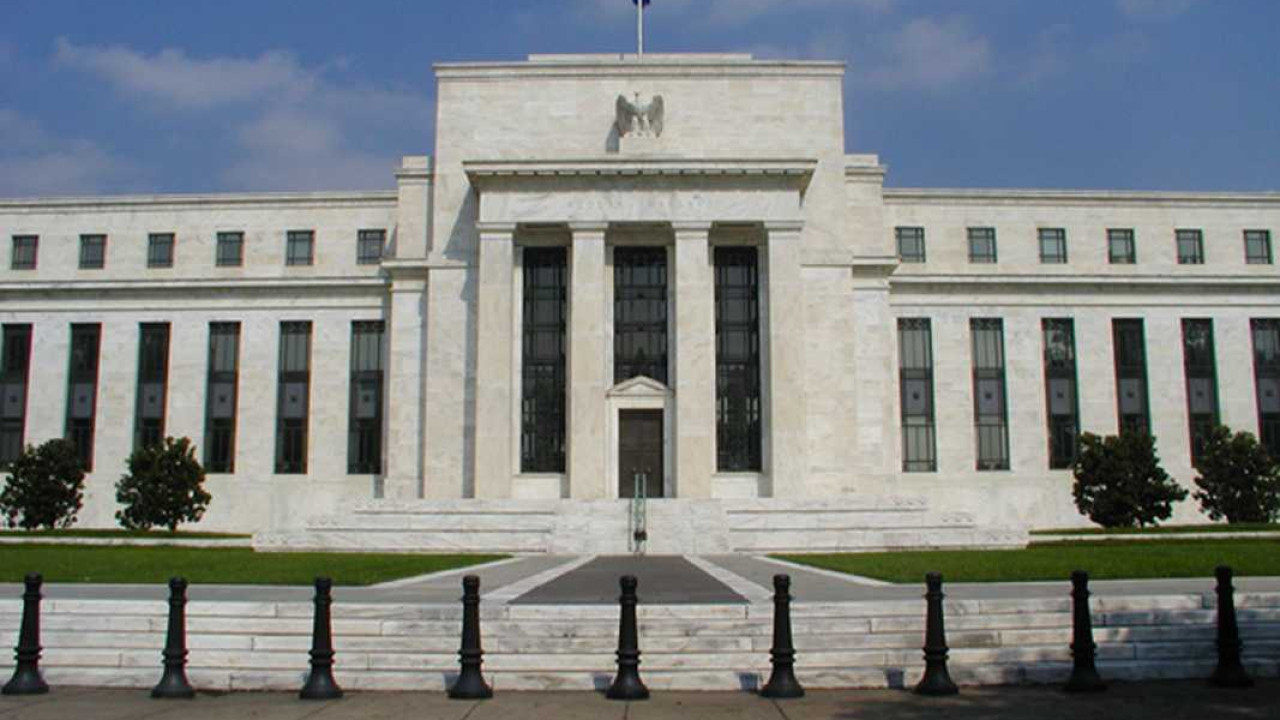 Δεν «ιδρώνει το αυτί» της Fed από τις πιέσεις Τραμπ για μείωση επιτοκίων Δεν «ιδρώνει το αυτί» της Fed από τις πιέσεις Τραμπ για μείωση επιτοκίων