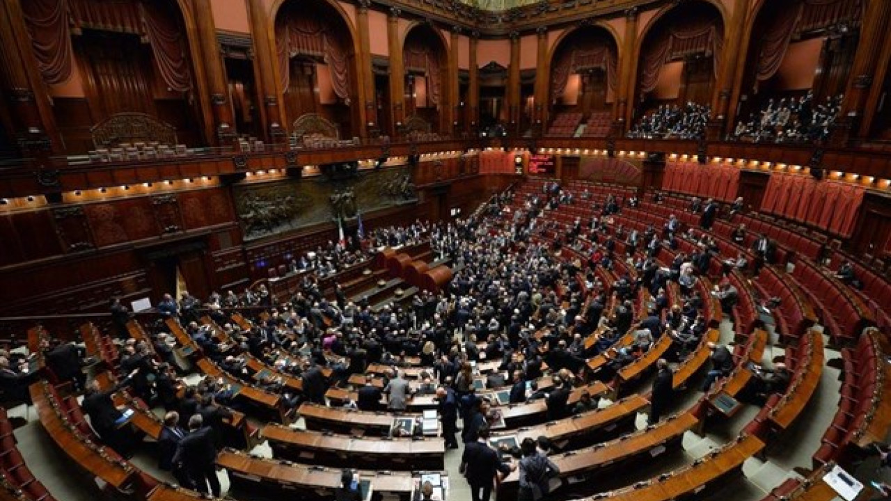 ΗΠΑ: Η Γερουσία ενέκρινε την παράταση του προϋπολογισμού, αποτρέποντας την παράλυση των ομοσπονδιακών υπηρεσιών ΗΠΑ: Η Γερουσία ενέκρινε την παράταση του προϋπολογισμού, αποτρέποντας την παράλυση των ομοσπονδιακών υπηρεσιών