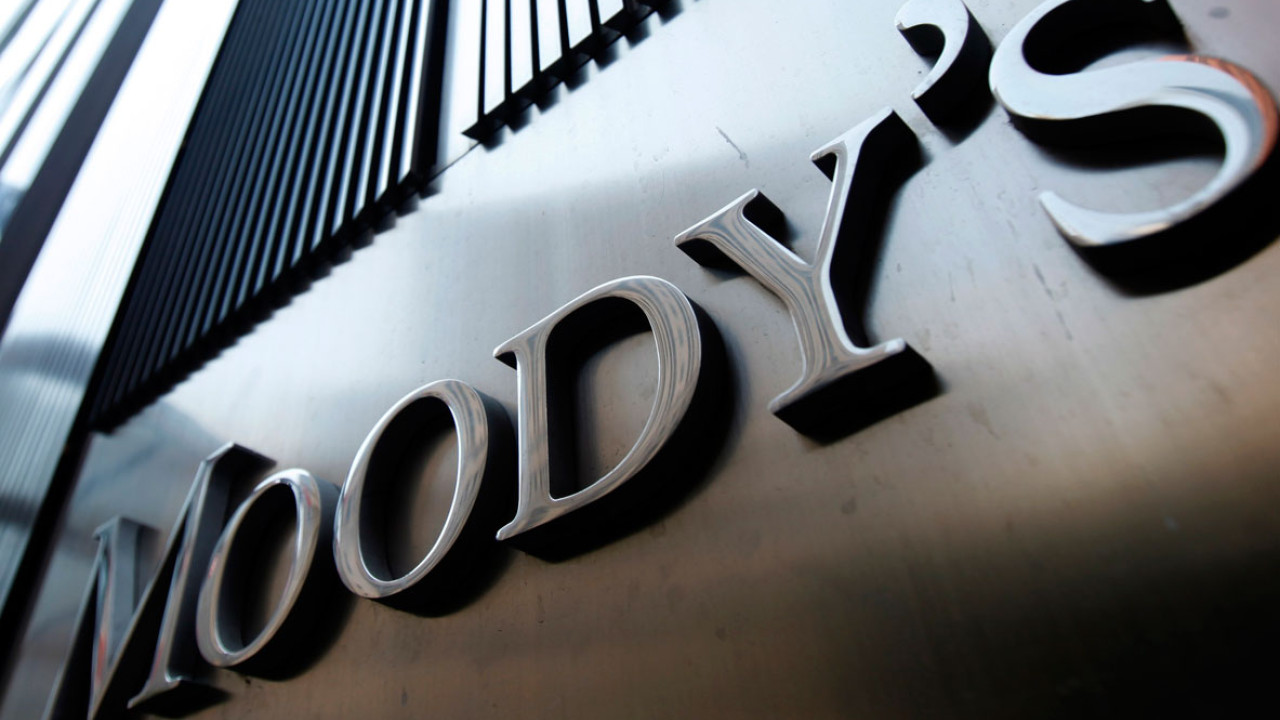 Η Moody's αναβάθμισε σε θετικές από σταθερές τις προοπτικές για την Εθνική Τράπεζα και την Eurobank