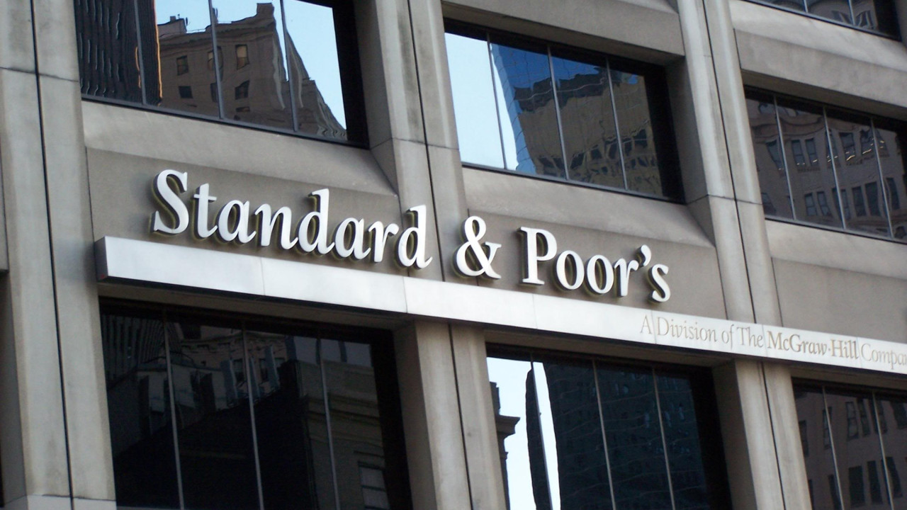 S&P: Αναβάθμισε την Ελλάδα σε ΒΒΒ, με σταθερές προοπτικές S&P: Αναβάθμισε την Ελλάδα σε ΒΒΒ, με σταθερές προοπτικές