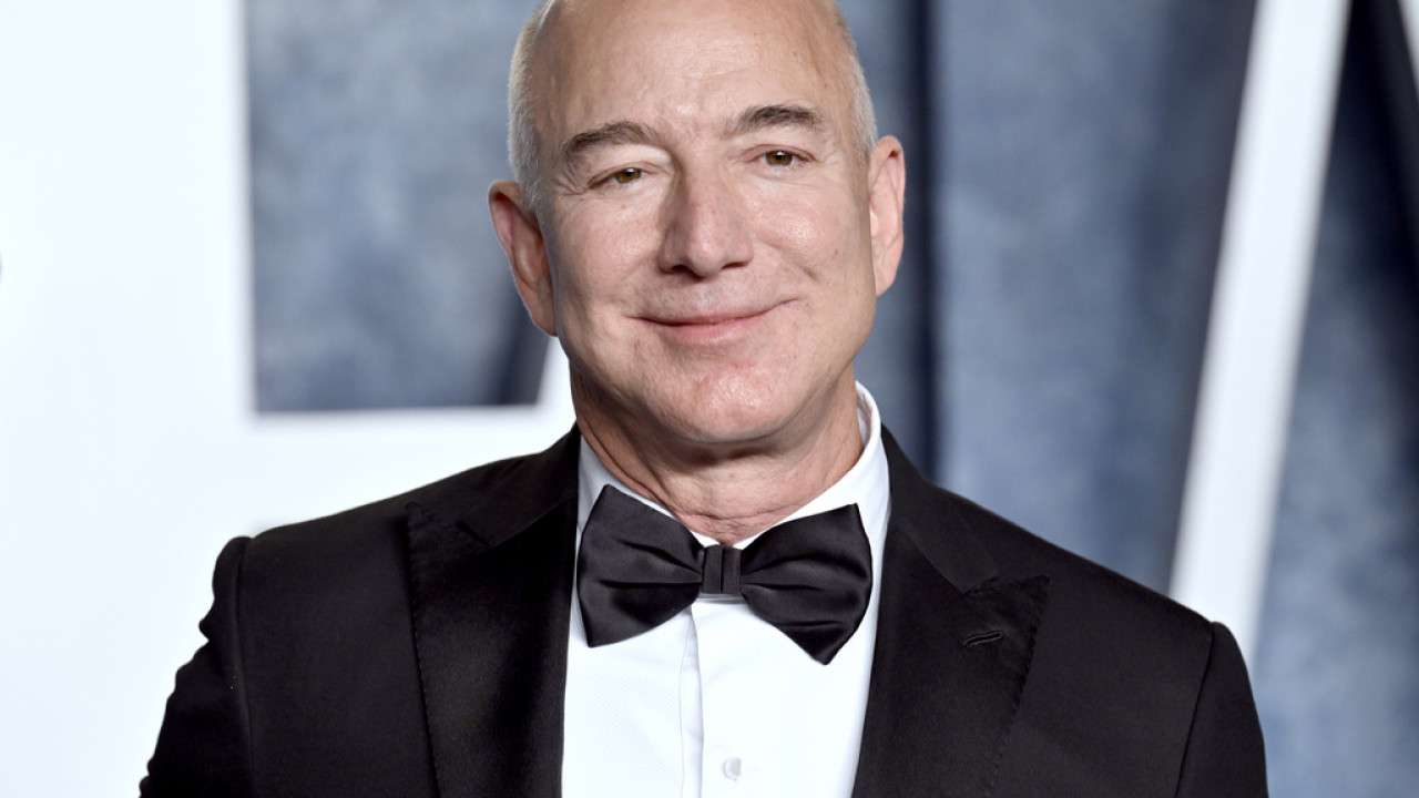 Ο Τζεφ Μπέζος πούλησε μετοχές της Amazon αξίας περίπου 737 εκατομμυρίων δολαρίων