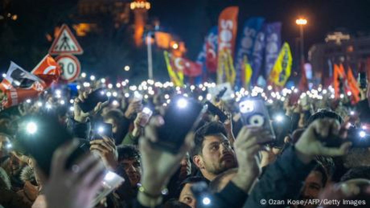 Τουρκία: Ανάκριση Ιμάμογλου, σύλληψη συνεργατών του