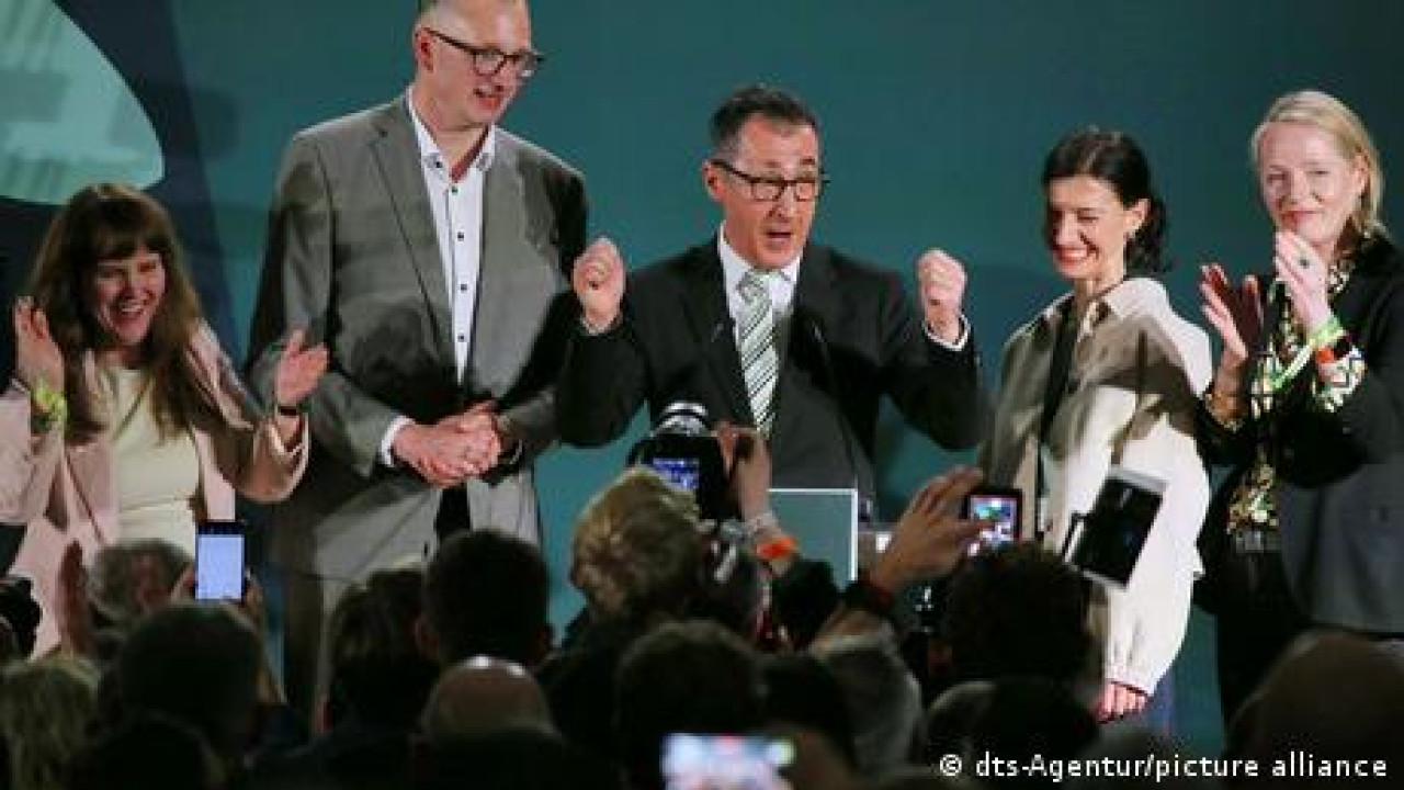 &Beta;ά&delta;&eta;-B&upsilon;&rho;&tau;&epsilon;&mu;&beta;έ&rho;&gamma;&eta;: &Pi;&rho;&omicron;&beta;ά&delta;&iota;&sigma;&mu;&alpha; &tau;&omega;&nu; &Pi;&rho;&alpha;&sigma;ί&nu;&omega;&nu; &mu;&epsilon; &Tau;&zeta;&epsilon;&mu; Έ&zeta;&nu;&tau;&epsilon;&mu;&iota;&rho;