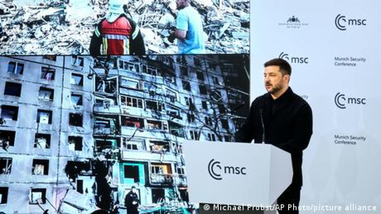 &Delta;&iota;ά&sigma;&kappa;&epsilon;&psi;&eta; &Alpha;&sigma;&phi;&alpha;&lambda;&epsilon;ί&alpha;&sigmaf; &Mu;&omicron;&nu;ά&chi;&omicron;&upsilon;: &Sigma;&epsilon; &tau;έ&lambda;&mu;&alpha; &tau;&omicron; &Omicron;&upsilon;&kappa;&rho;&alpha;&nu;&iota;&kappa;ό