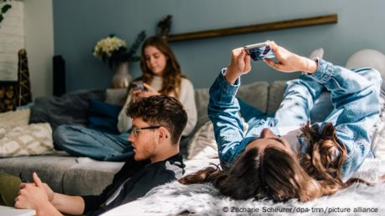Kίνημα της αποσύνδεσης: Νέοι λένε όχι στα smartphones Kίνημα της αποσύνδεσης: Νέοι λένε όχι στα smartphones