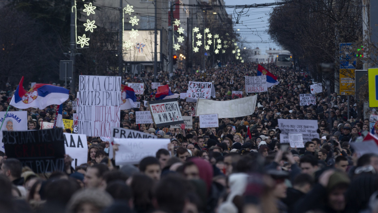 Σερβία: Μεγάλη διαδήλωση των φοιτητών στο Βελιγράδι κατά της διαφθοράς και της αδιαφάνειας στον κρατικό μηχανισμό