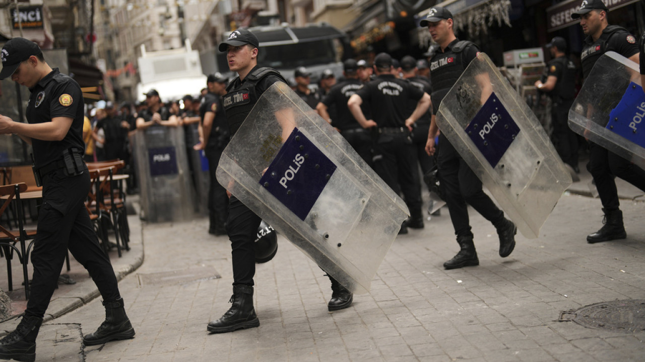 Τουρκία: Προφυλάκιση του δημάρχου των Αδάνων, Ζεϊντάν Καραλάρ - Σε κατ’ οίκον περιορισμό ο δήμαρχος της Αντίγιαμαν