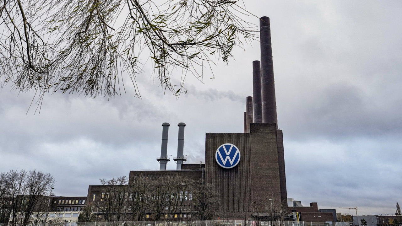 Volkswagen: Σε συμφωνία με τα συνδικάτα για περικοπή 35.000 θέσεων εργασίας – Δεν κλείνουν εργοστάσια Volkswagen: Σε συμφωνία με τα συνδικάτα για περικοπή 35.000 θέσεων εργασίας – Δεν κλείνουν εργοστάσια