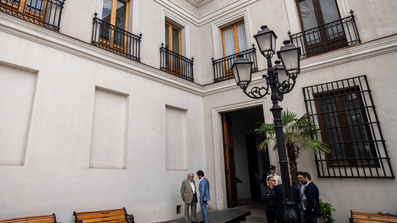 Χιλή: Εκκενώθηκε το προεδρικό μέγαρο λόγω έντονης οσμής αερίου Χιλή: Εκκενώθηκε το προεδρικό μέγαρο λόγω έντονης οσμής αερίου
