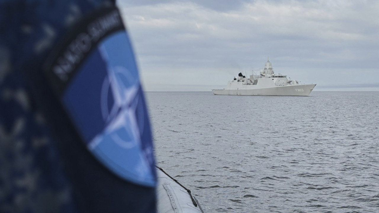 Η ΟΛΛΑΝΔΙΑ ΣΤΕΛΝΕΙ ΦΡΕΓΑΤΑ ΣΤΗ ΜΕΣΟΓΕΙΟ