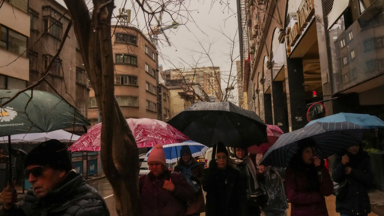 &Tau;&omicron;&upsilon;&lambda;ά&chi;&iota;&sigma;&tau;&omicron;&nu; 13 &nu;&epsilon;&kappa;&rho;&omicron;ί &alpha;&pi;ό &tau;&iota;&sigmaf; &sigma;&phi;&omicron;&delta;&rho;έ&sigmaf; &beta;&rho;&omicron;&chi;&omicron;&pi;&tau;ώ&sigma;&epsilon;&iota;&sigmaf; &sigma;&tau;&eta; &Chi;&iota;&lambda;ή