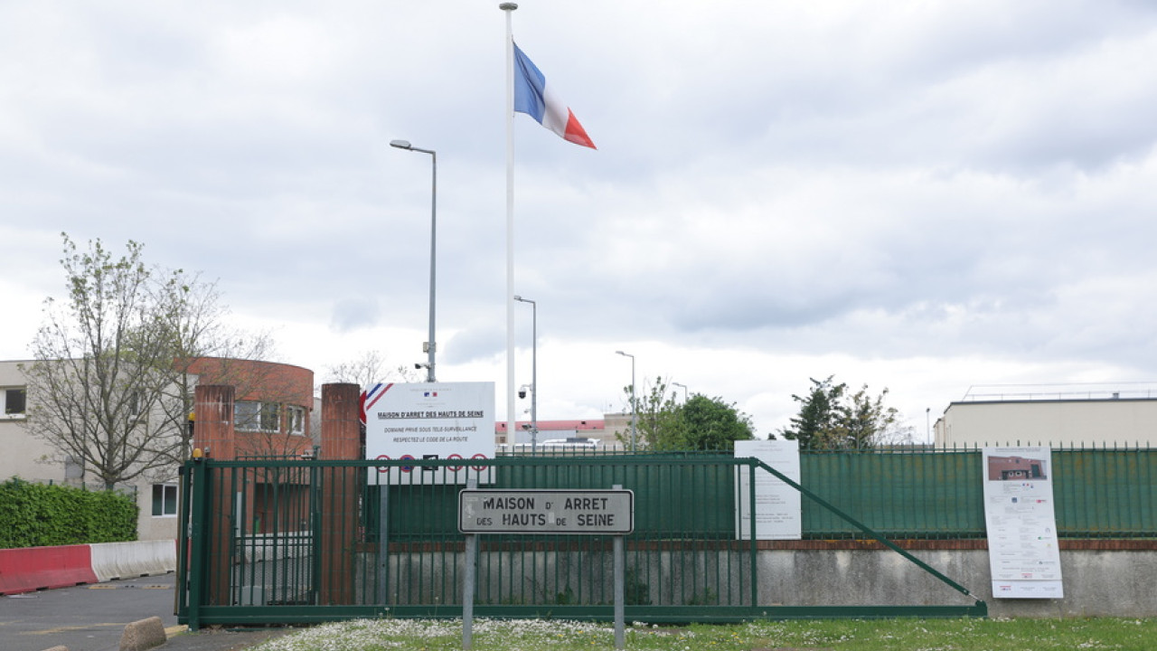 Γαλλία: Νέες επιθέσεις σε φυλακές – Πυρπόλησαν οχήματα Γαλλία: Νέες επιθέσεις σε φυλακές – Πυρπόλησαν οχήματα