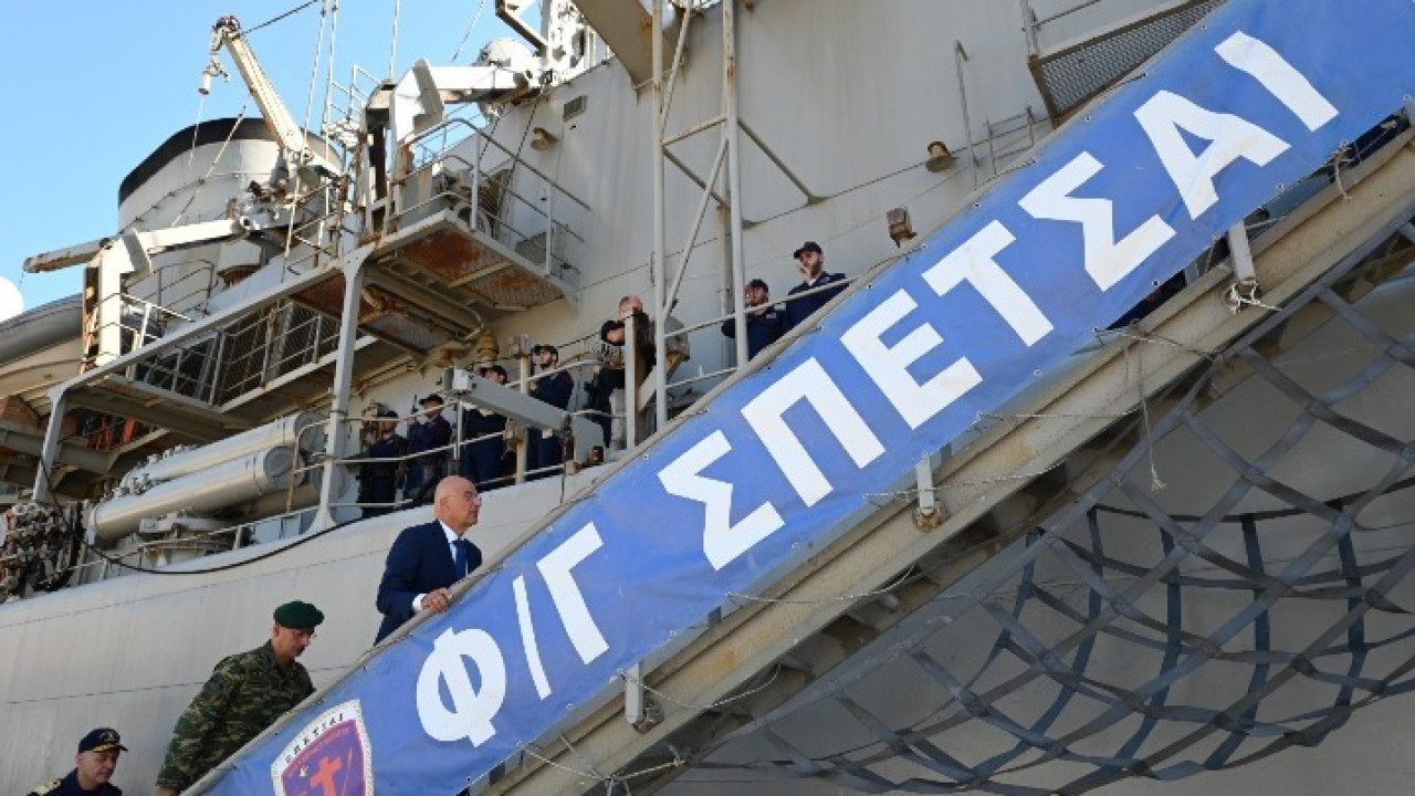 Στη φρεγάτα «Σπέτσαι» για επιθεώρηση Στόλου Τασούλας και Δένδιας Στη φρεγάτα «Σπέτσαι» για επιθεώρηση Στόλου Τασούλας και Δένδιας