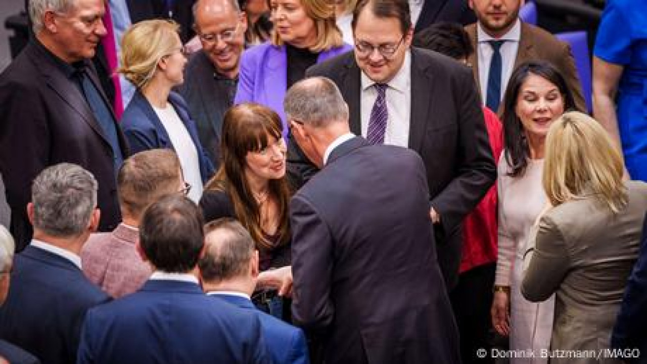 Die Linke: με όπλο τη σιγουριά της Χάιντι Die Linke: με όπλο τη σιγουριά της Χάιντι
