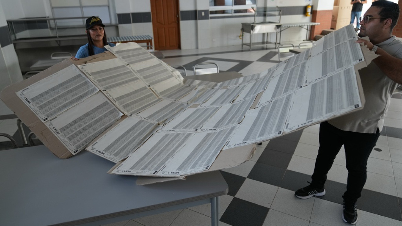 &Sigma;&tau;&iota;&sigmaf; &kappa;ά&lambda;&pi;&epsilon;&sigmaf; &gamma;&iota;&alpha; &tau;&omicron;&nu; &delta;&epsilon;ύ&tau;&epsilon;&rho;&omicron; &gamma;ύ&rho;&omicron; &tau;&omega;&nu; &pi;&rho;&omicron;&epsilon;&delta;&rho;&iota;&kappa;ώ&nu; &epsilon;&kappa;&lambda;&omicron;&gamma;ώ&nu; &eta; &Kappa;&omicron;&lambda;&omicron;&mu;&beta;ί&alpha;