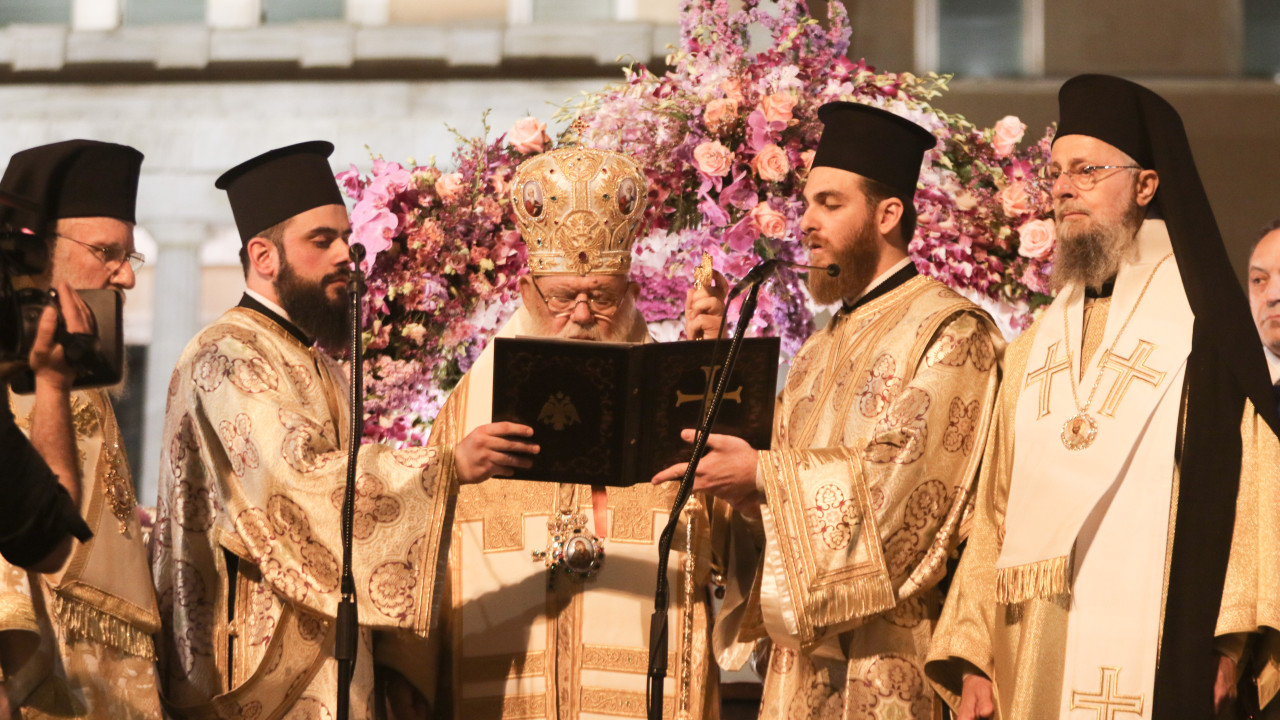 Μ. Παρασκευή: Τέλεση της Ιεράς Ακολουθίας και Περιφορά Επιταφίων σε όλη τη χώρα Μ. Παρασκευή: Τέλεση της Ιεράς Ακολουθίας και Περιφορά Επιταφίων σε όλη τη χώρα