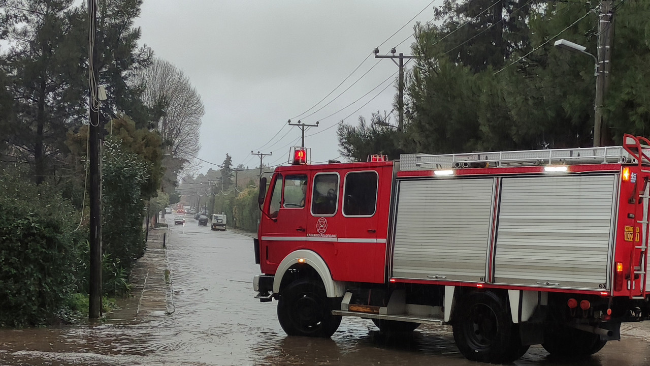 Σε αυξημένη ετοιμότητα η Πυροσβεστική λόγω της επιδείνωσης του καιρού - Συστάσεις της Πολιτικής Προστασίας