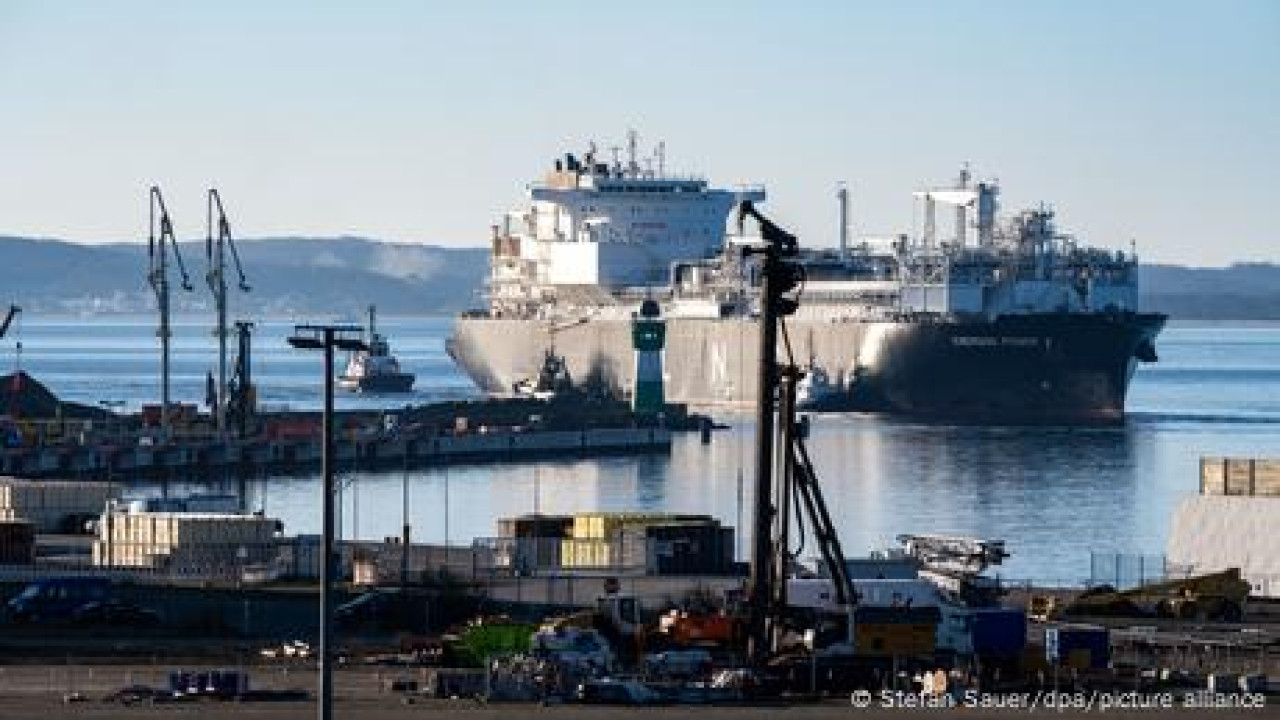 Θα καλμάρει η ΕΕ τον Τραμπ με νέες εισαγωγές LNG; Θα καλμάρει η ΕΕ τον Τραμπ με νέες εισαγωγές LNG;