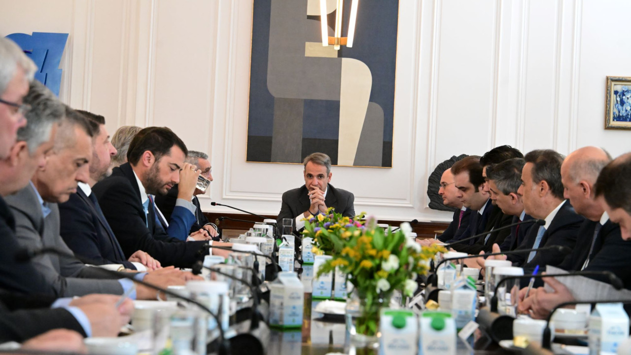 Πρωθυπουργός σε περιφερειάρχες: Χρειαζόμαστε τη συνδρομή σας για να λήξει το θέμα με τα βοσκοτόπια Πρωθυπουργός σε περιφερειάρχες: Χρειαζόμαστε τη συνδρομή σας για να λήξει το θέμα με τα βοσκοτόπια