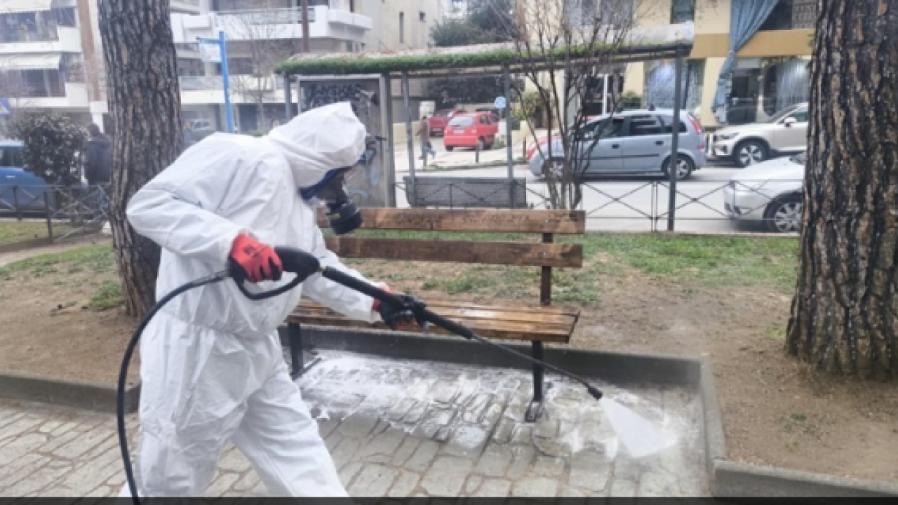 Θεσσαλονίκη: Φρίκη- Άγνωστοι πέταξαν νεκρά ζώα σε παιδική χαρά