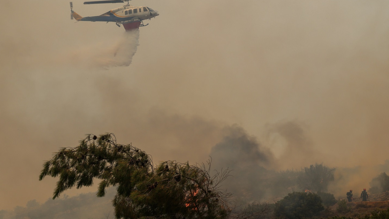 Κύθηρα: Φωτιά στο Κρυονέρι – Επιχειρούν εναέρια μέσα