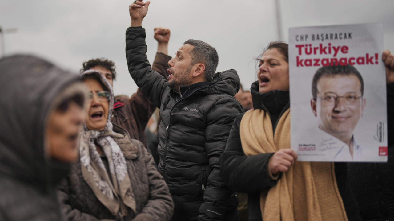 Κωνσταντινούπολη: Ξεκίνησε η δίκη σχεδόν 200 διαδηλωτών μετά τη σύλληψη Ιμάμογλου