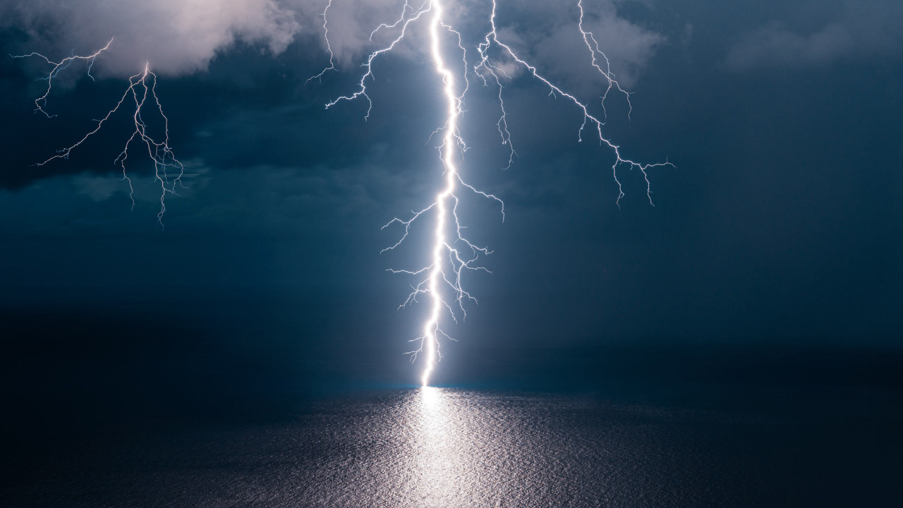 &Beta;&rho;&alpha;&zeta;&iota;&lambda;ί&alpha;: &Kappa;&epsilon;&rho;&alpha;&upsilon;&nu;ό&sigmaf; έ&pi;&epsilon;&sigma;&epsilon; &sigma;&epsilon; &delta;&iota;&alpha;&delta;ή&lambda;&omega;&sigma;&eta; &upsilon;&pi;&omicron;&sigma;&tau;&eta;&rho;&iota;&kappa;&tau;ώ&nu; &tau;&omicron;&upsilon; &Mu;&pi;&omicron;&lambda;&sigma;&omicron;&nu;ά&rho;&omicron;&upsilon; - &Tau;&omicron;&upsilon;&lambda;ά&chi;&iota;&sigma;&tau;&omicron;&nu; 30 &tau;&rho;&alpha;&upsilon;&mu;&alpha;&tau;ί&epsilon;&sigmaf;