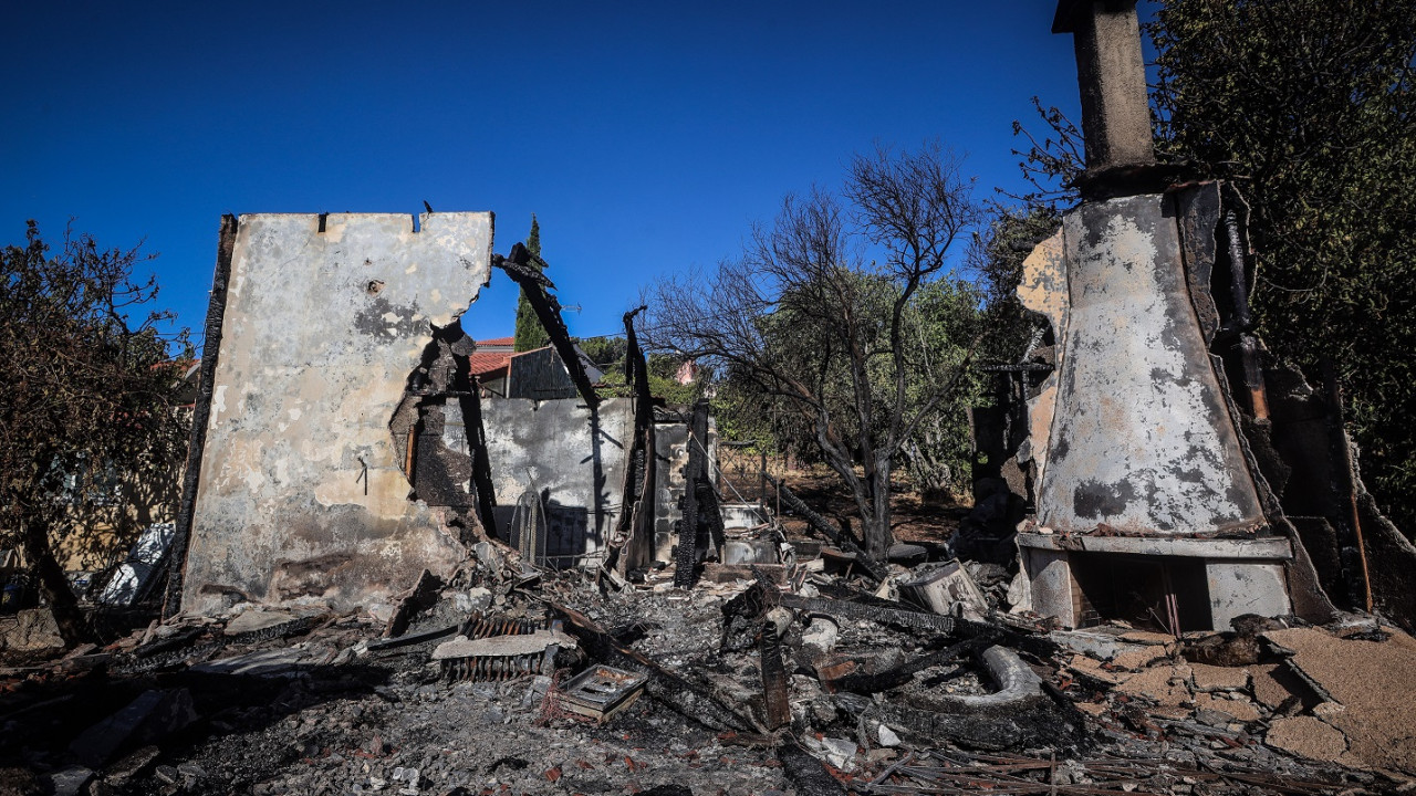 Τα μέτρα για τους πληγέντες από την πυρκαγιά στο Κρυονέρι Τα μέτρα για τους πληγέντες από την πυρκαγιά στο Κρυονέρι