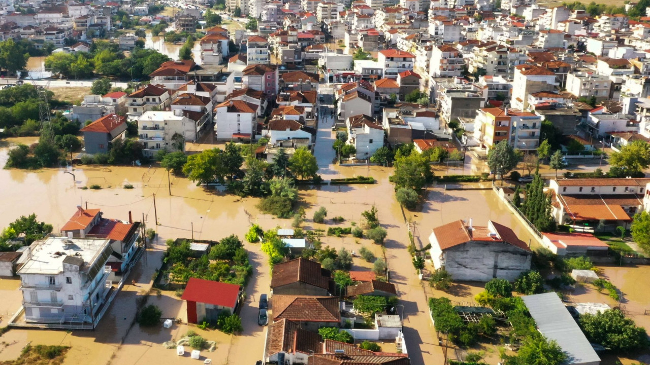 Επεκτείνεται κατά 6 έως 12 μήνες η προστασία από κατασχέσεις και οφειλές των πληγέντων από θεομηνίες