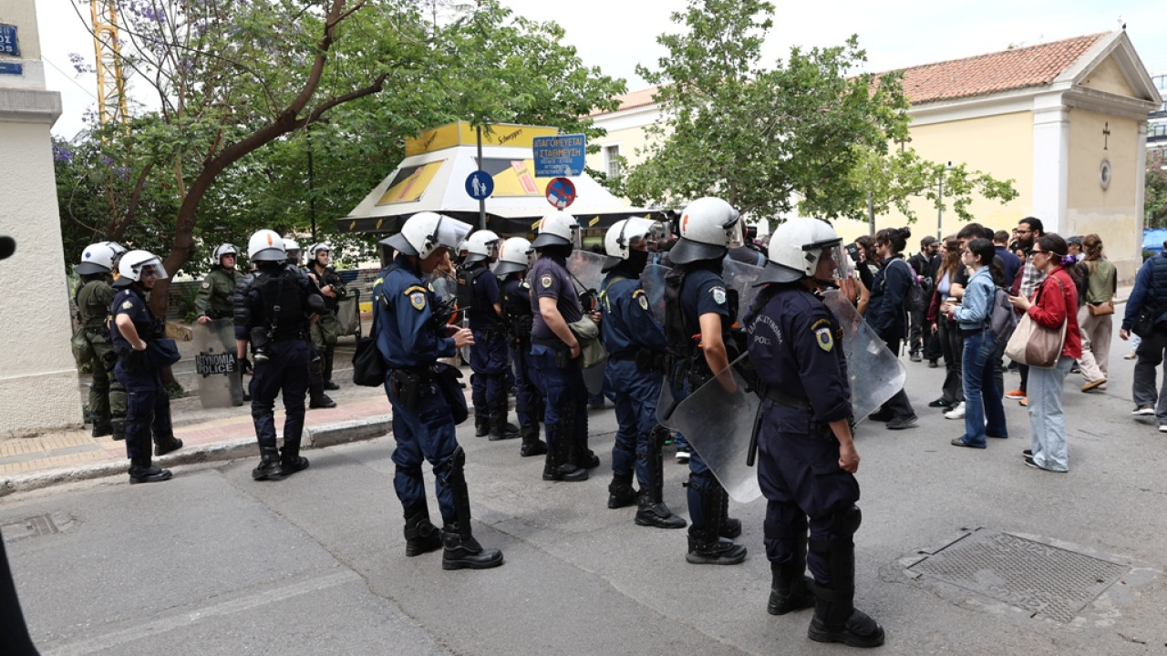 Νομική: Ελεύθεροι με περιοριστικούς όρους οι 6 συλληφθέντες Νομική: Ελεύθεροι με περιοριστικούς όρους οι 6 συλληφθέντες