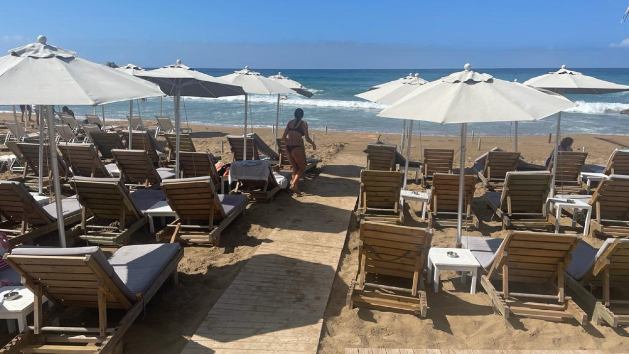 Διπλή «απόβαση» σε παραλίες και τουριστικούς προορισμούς από την ΑΑΔΕ – Για πρώτη φορά από φέτος, φόρος… εκ των προτέρων στους ύποπτους φοροδιαφυγής Διπλή «απόβαση» σε παραλίες και τουριστικούς προορισμούς από την ΑΑΔΕ – Για πρώτη φορά από φέτος, φόρος… εκ των προτέρων στους ύποπτους φοροδιαφυγής