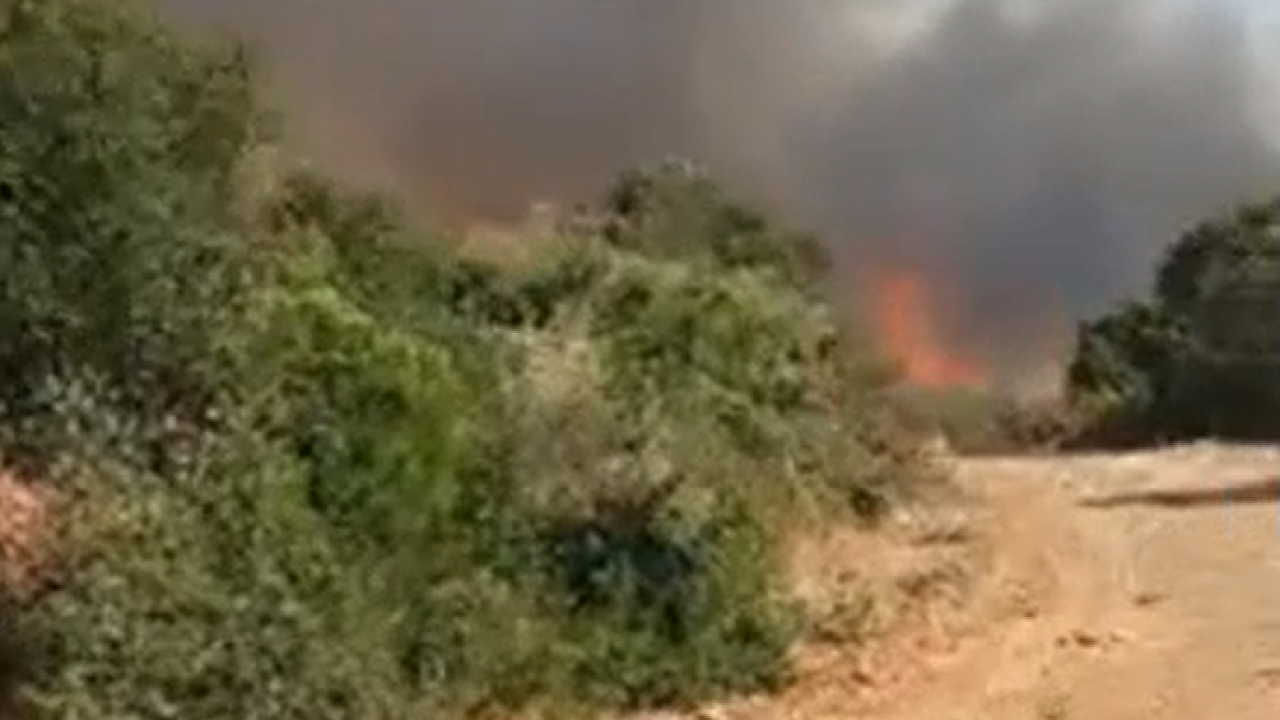 Φωτιά στο Άγιο Νικόλαο Κρήτης Φωτιά στο Άγιο Νικόλαο Κρήτης