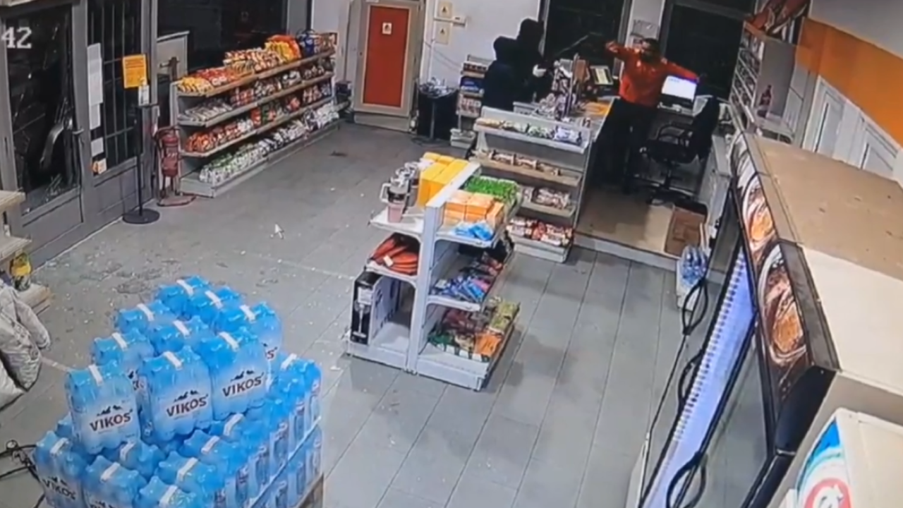 ΛΗΣΤΕΙΑ ΣΕ ΒΕΝΖΙΝΑΔΙΚΟ ΤΗΣ ΚΡΗΤΗΣ - ΒΙΝΤΕΟ ΔΕΙΧΝΕΙ ΚΑΡΕ-ΚΑΡΕ ΤΙΣ ΕΝΕΡΓΕΙΕΣ ΤΩΝ ΔΡΑΣΤΩΝ